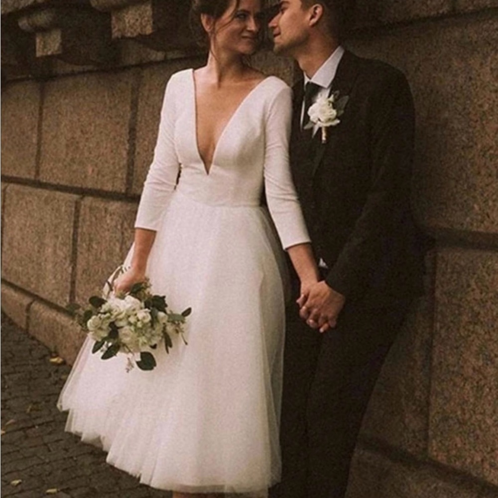 Size 22 Milanoo white midi wedding dress. Tulle skirt with lining. Button back.
